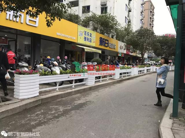 馬槽藝術(shù)花箱 馬槽藝術(shù)花箱