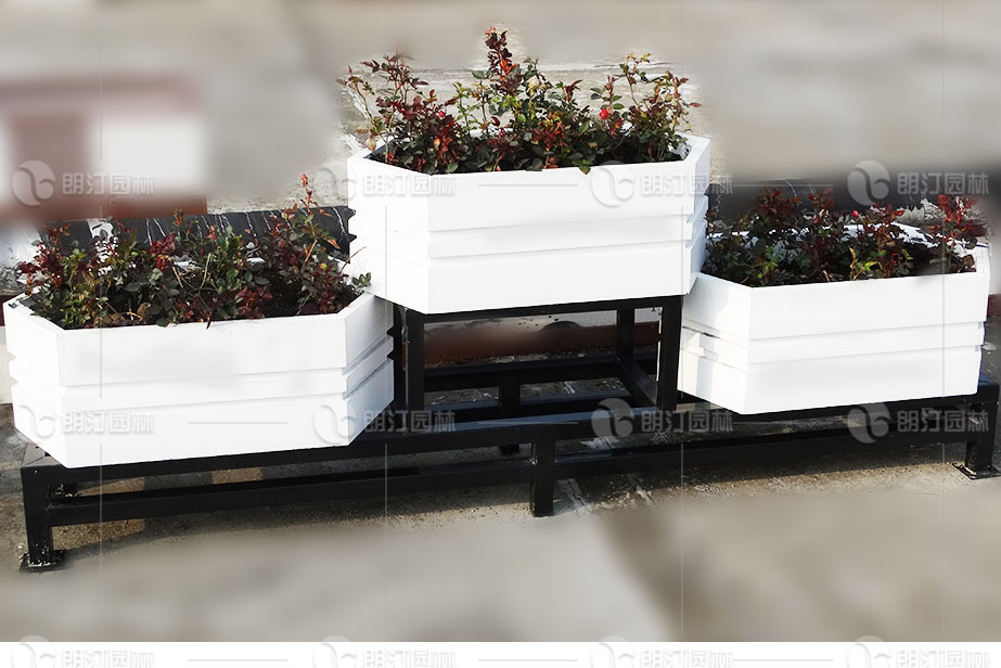 商場(chǎng)外擺花箱