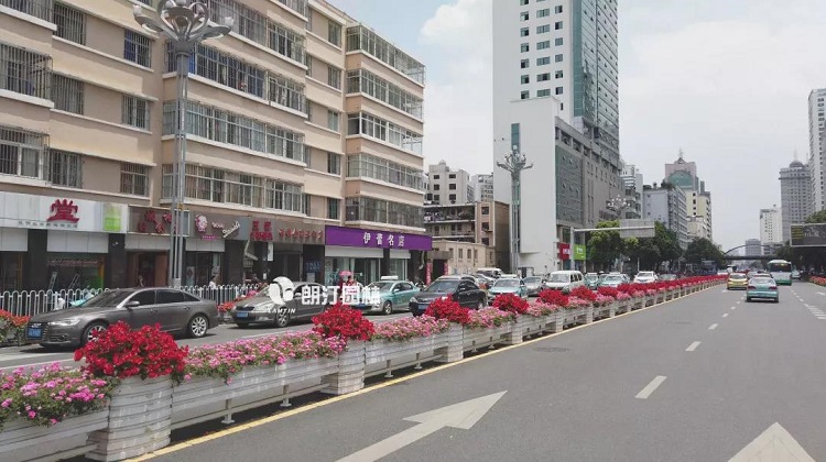 馬槽藝術(shù)花箱 馬槽藝術(shù)花箱