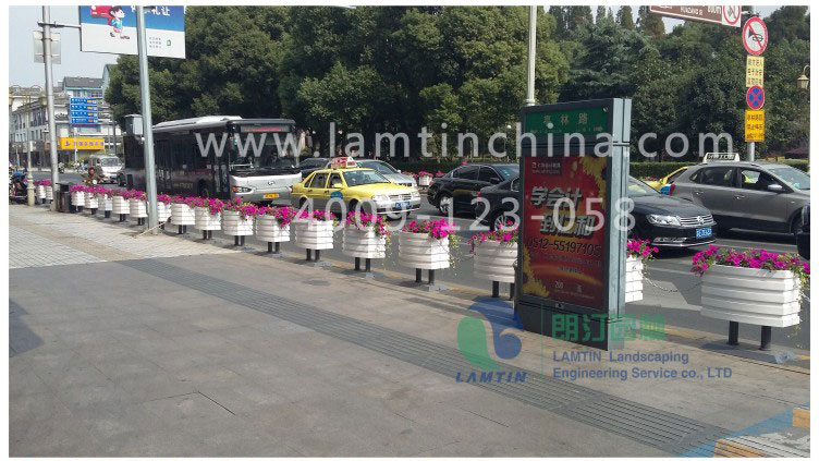 pvc微發(fā)泡道路花箱 pvc微發(fā)泡道路花箱